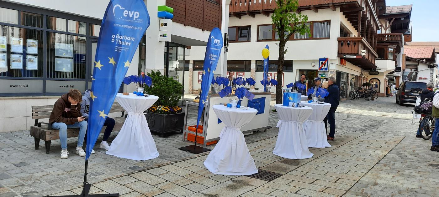 Stand für den Europatag in St. Johann in Tirol