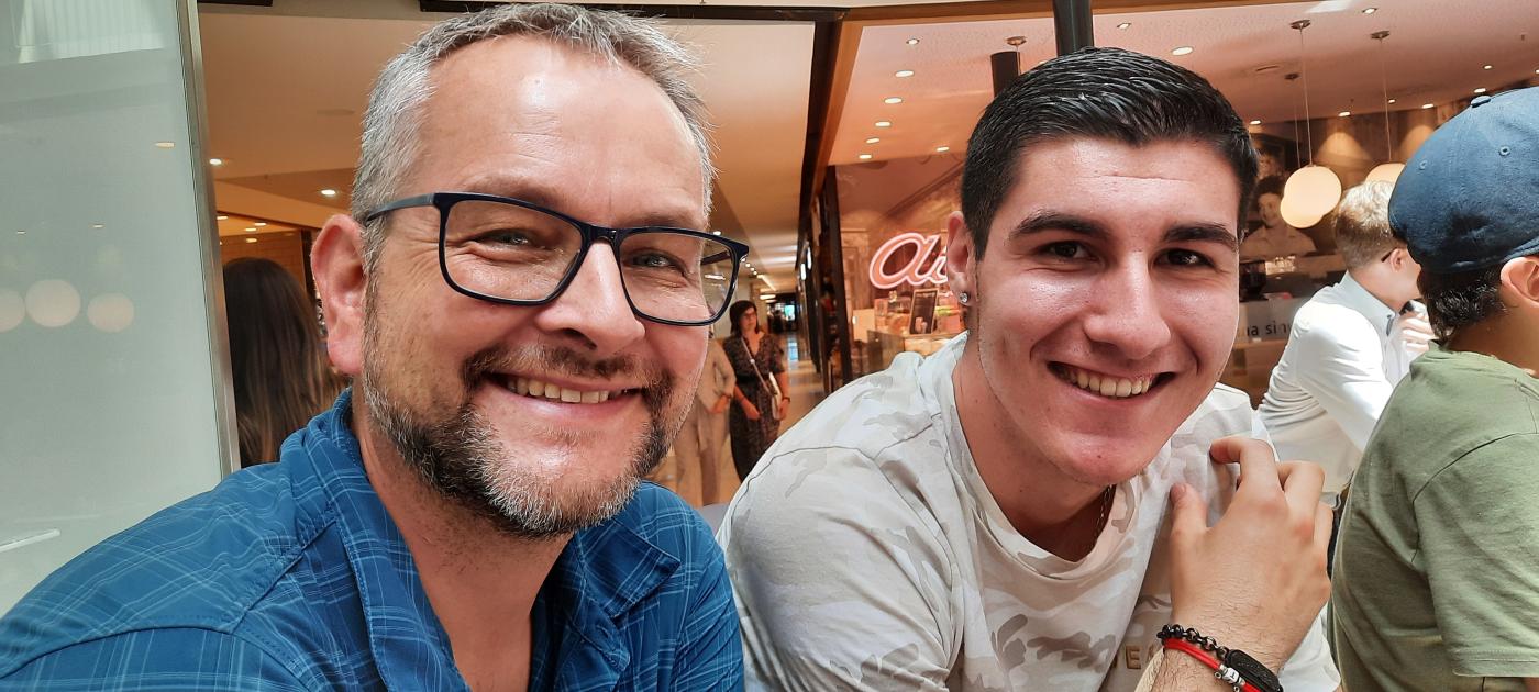 Milos schon enspannt mit Fachlehrer Martin Huber