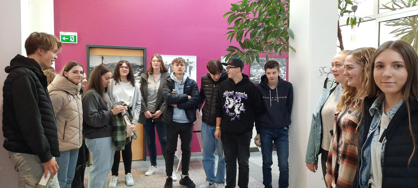 In gespannter Erwartung, was kommt.