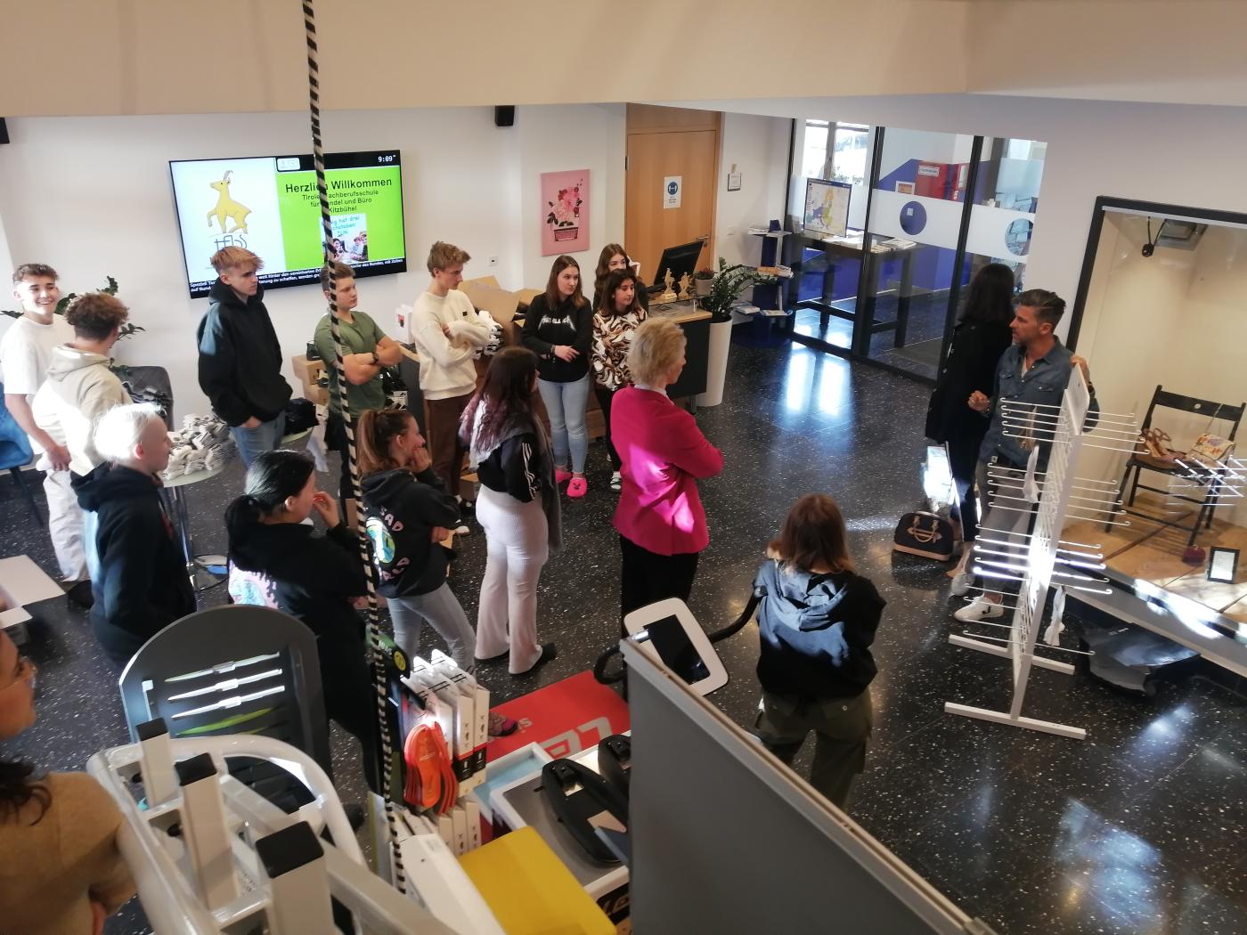 Thomas Reindl erklärt den Sockenständer Thomas Reindl erklärt den Sockenständer