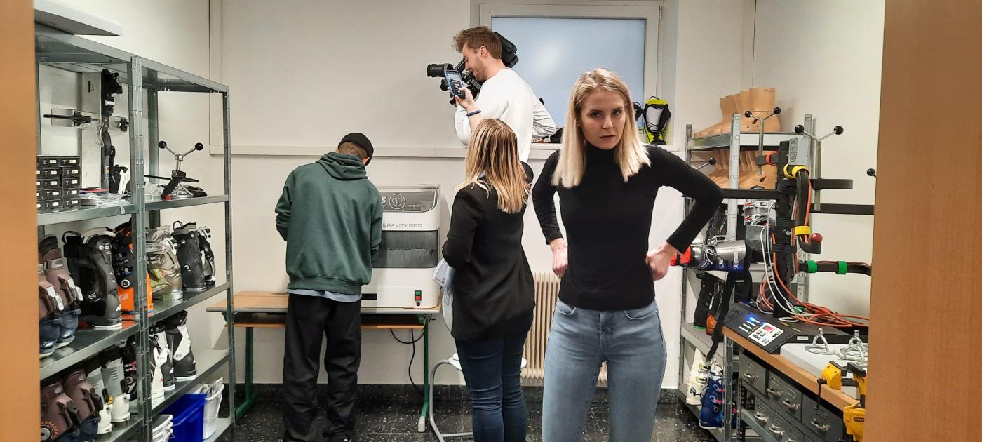 Dreh in der Bootfitting-Werkstatt