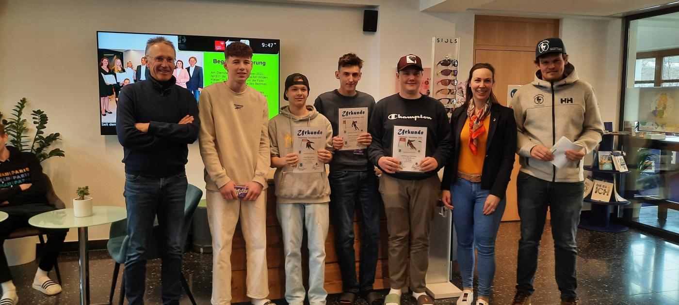 Preisübergabe in der TFBS Kitzbühel mit Michael Huber und Jan Überall