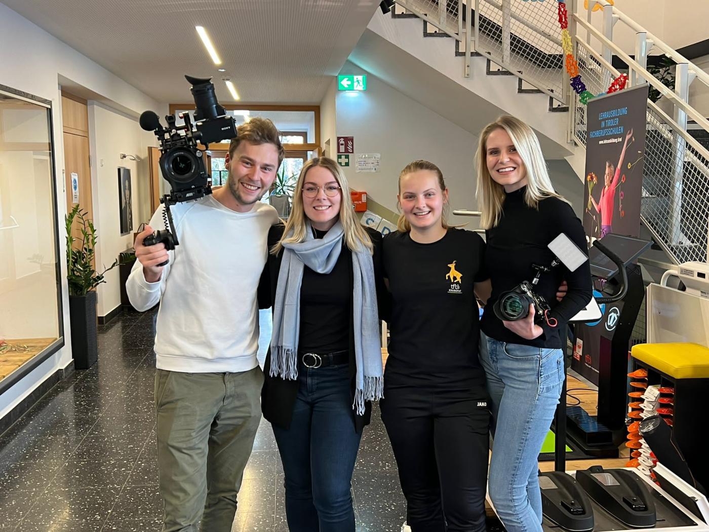 Das Projektteam Maria und Sabine mit Florian und Lisa