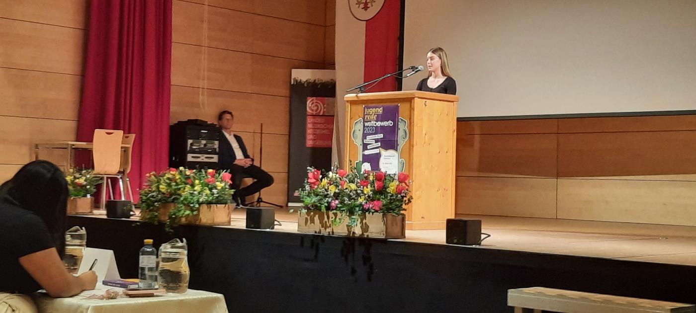 Denise Victoria Wurzrainer bei ihrer Rede Denise Victoria Wurzrainer bei ihrer Rede