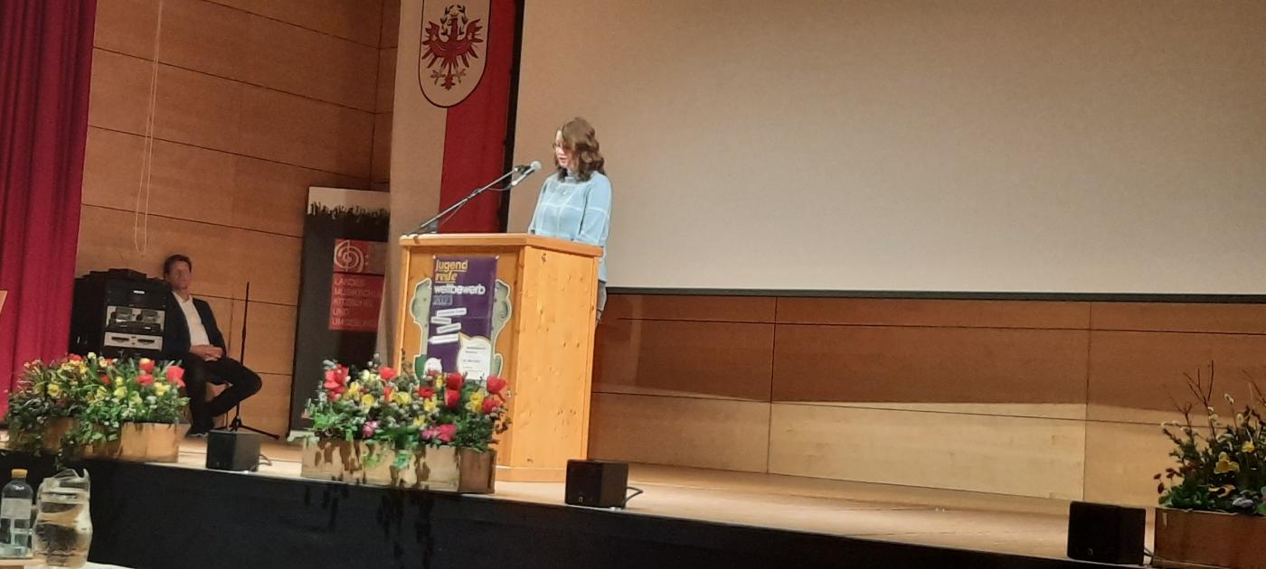 Bettina Rampanelli bei ihrer Rede Bettina Rampanelli bei ihrer Rede