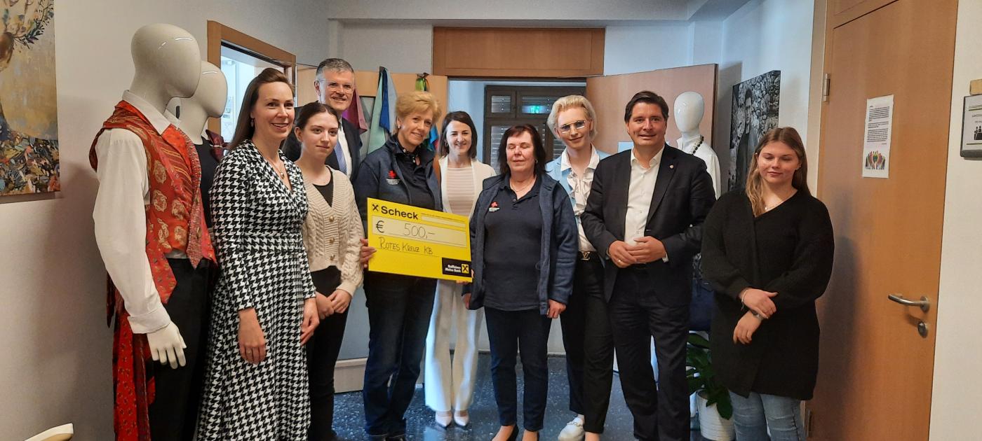 Übergabe Spende an das Rote Kreuz