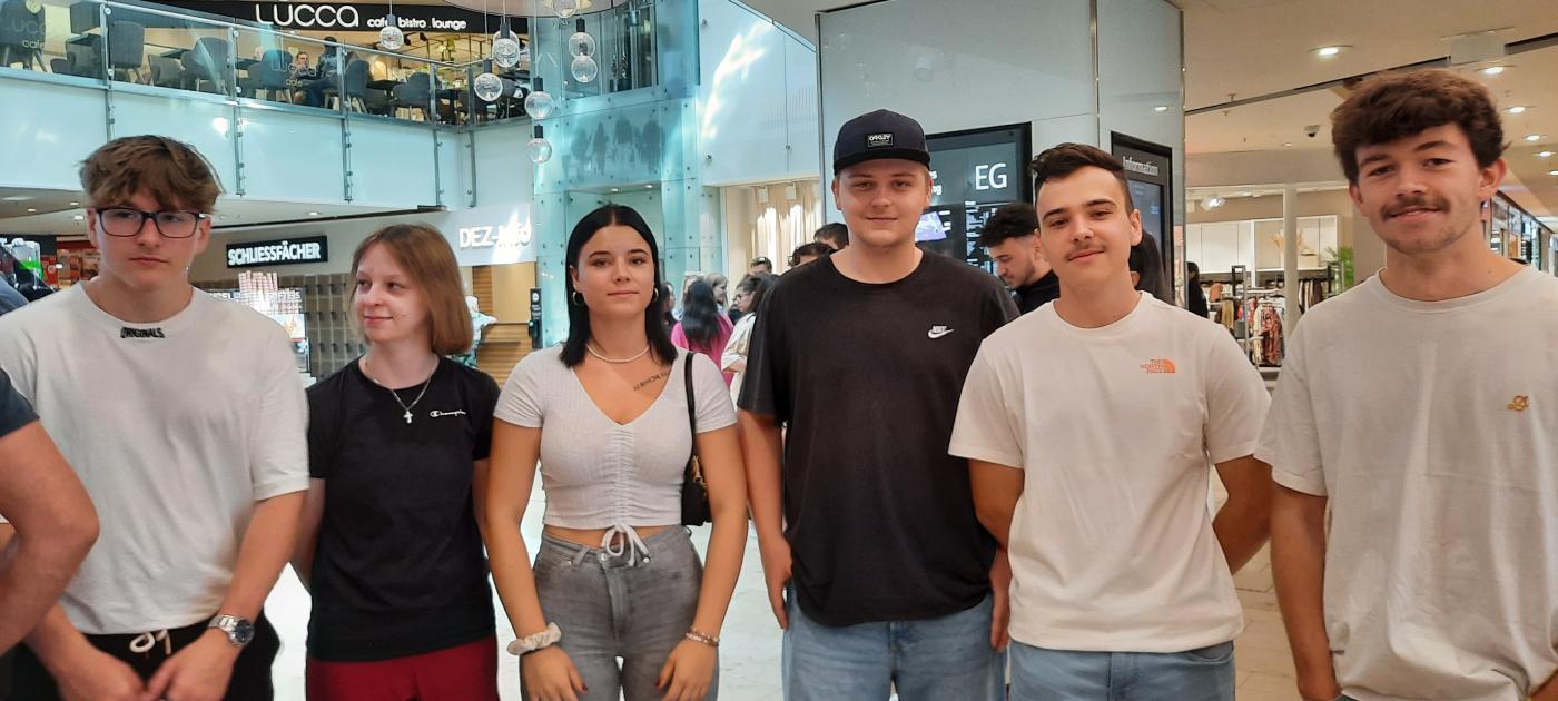 Zur Unterstützung mit! Klasse 3cEH Zur Unterstützung mit! Klasse 3cEH