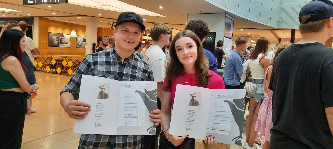 Anina und Josef mit dem Goldenen Leistungsabzeichen Anina und Josef mit dem Goldenen Leistungsabzeichen