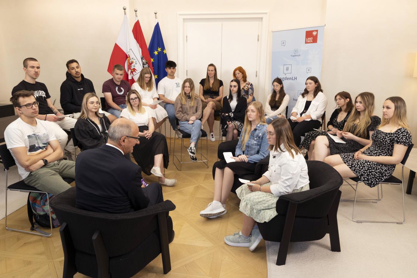 Im Büro des Landeshauptmanns Im Büro des Landeshauptmanns