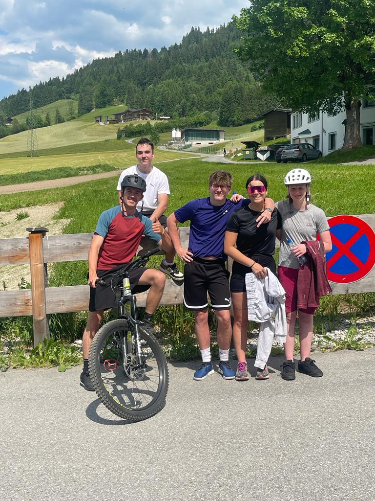 Outdoors beim Ausprobieren des Gelernten Outdoors beim Ausprobieren des Gelernten