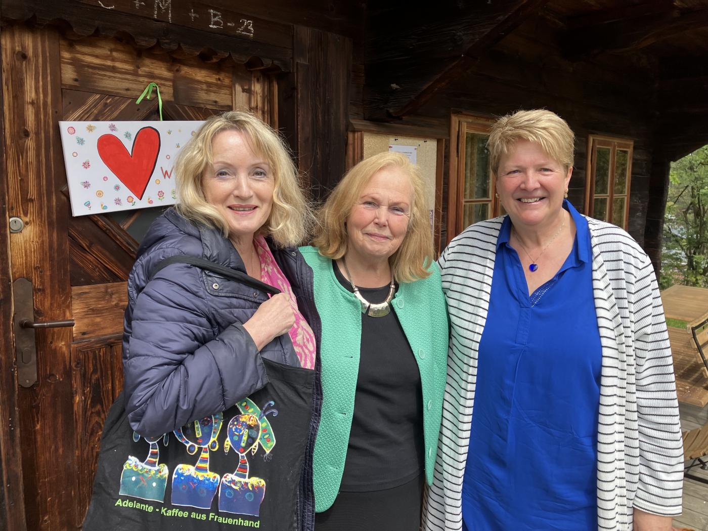 Seniorenkaffee mit der Klasse 3bBK im Mesnerhaus
