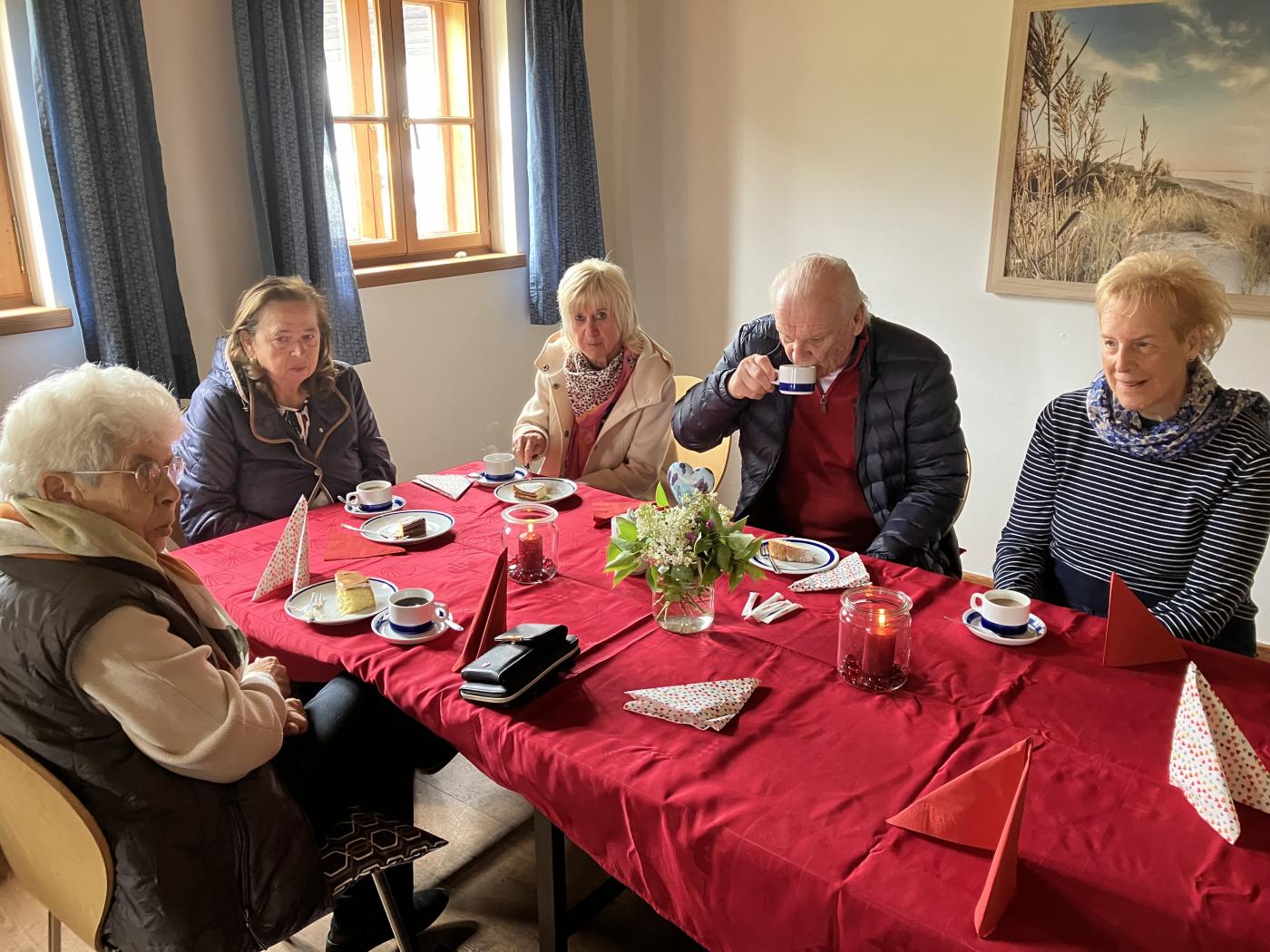 Seniorenkaffee mit der Klasse 3bBK im Mesnerhaus