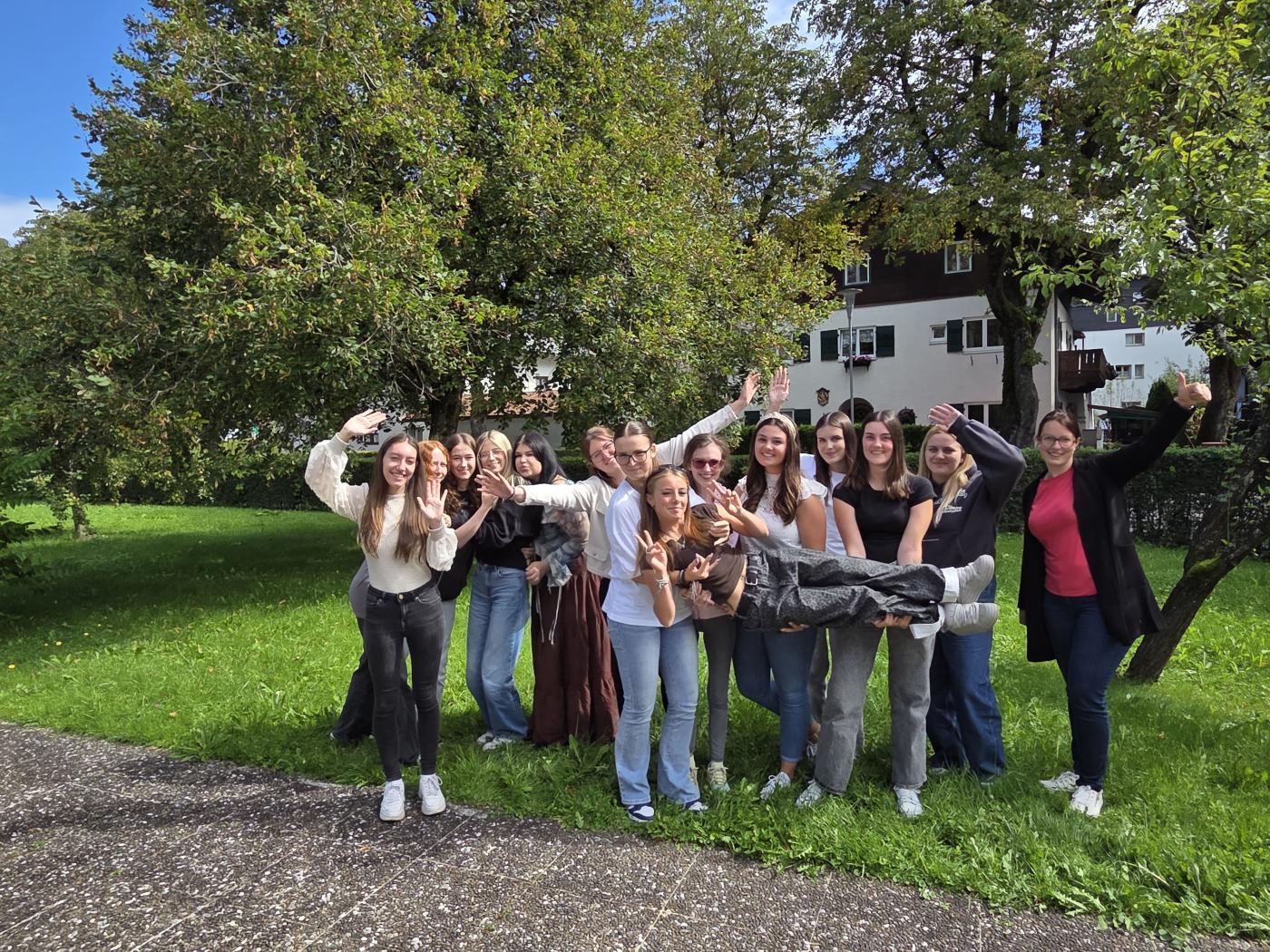 Klasse 3b Büro SJ 25_26 Klasse 3b Büro SJ 25_26