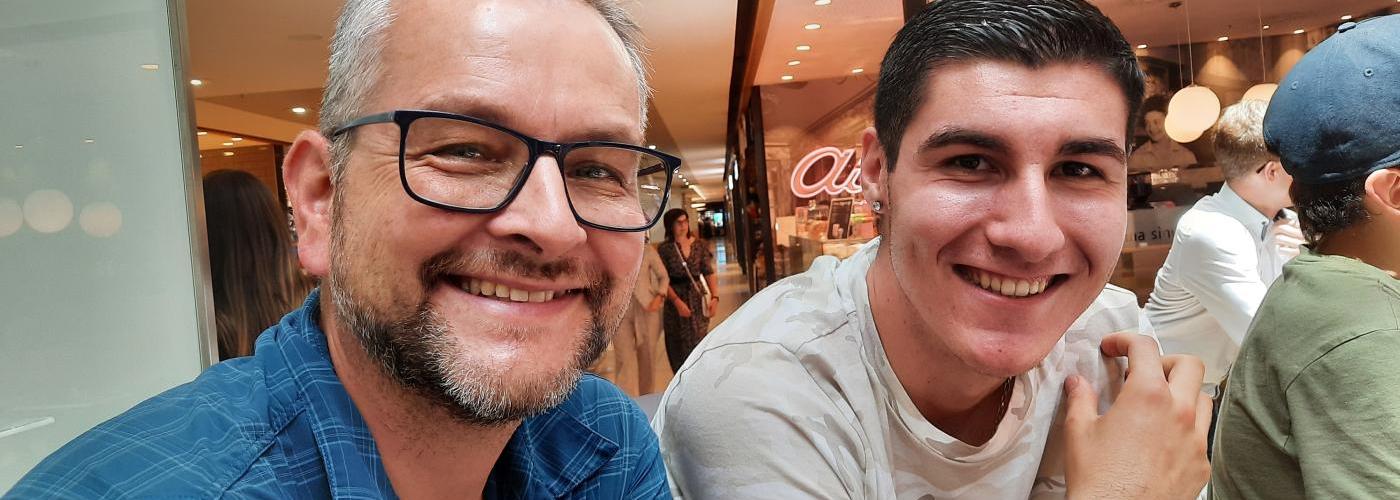 Milos schon enspannt mit Fachlehrer Martin Huber