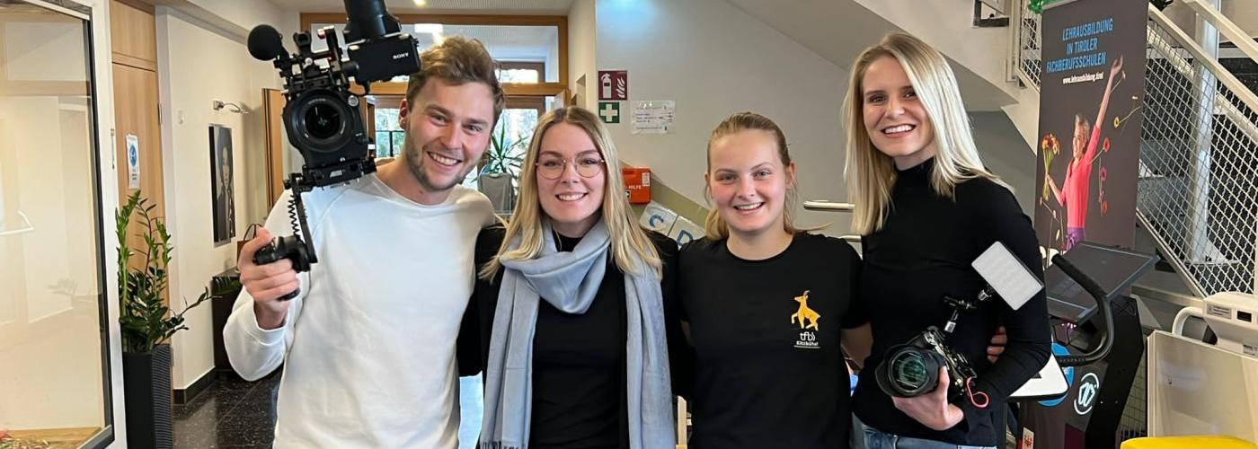 Das Projektteam Maria und Sabine mit Florian und Lisa